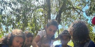 MOSAICO FEITO COM PLÁSTICO RECICLADO GANHA VIDA NO PARQUE DO AREÃO LEONARDO DINIZ